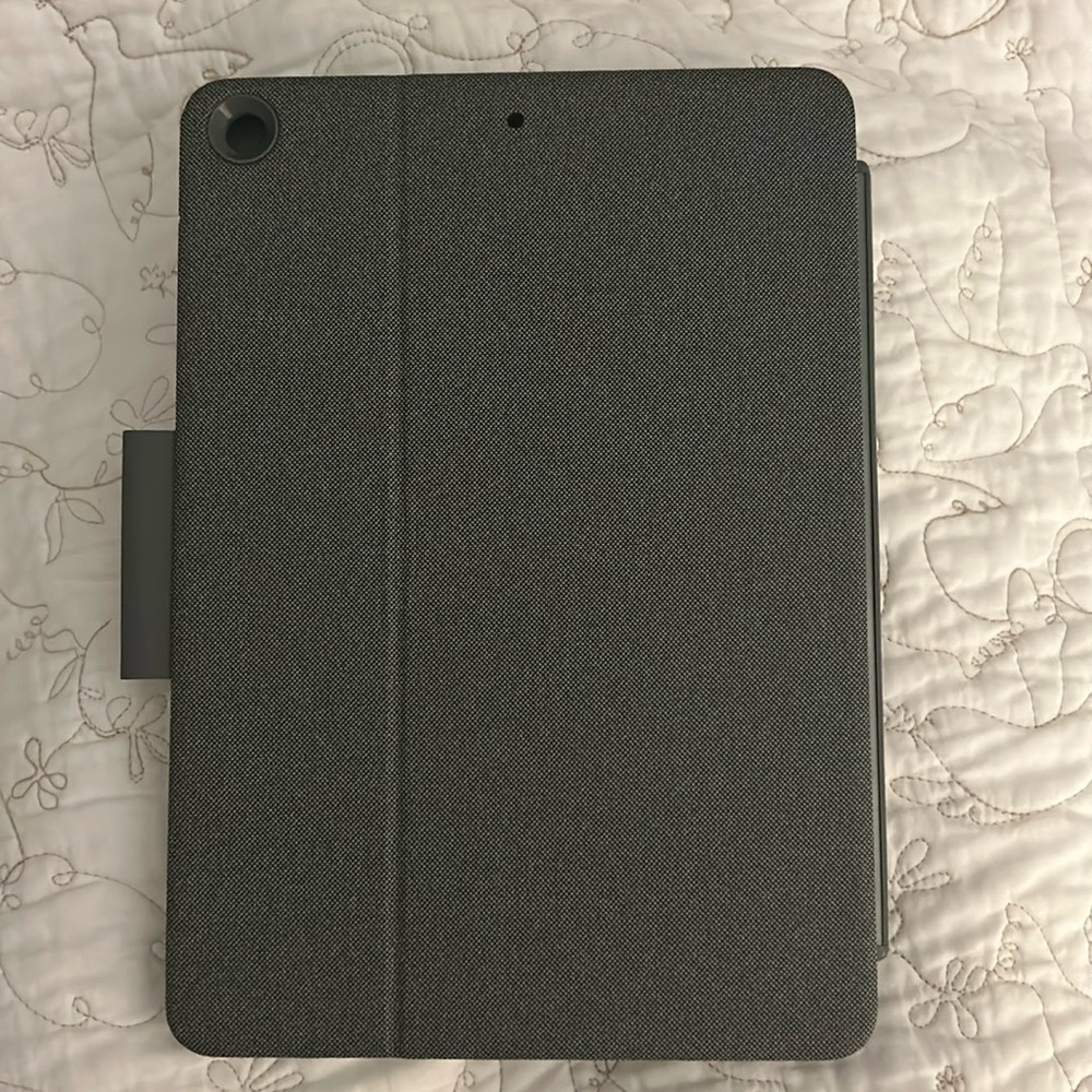 Logitech Combo Touch for iPad (7th, 8th and 9th gen)